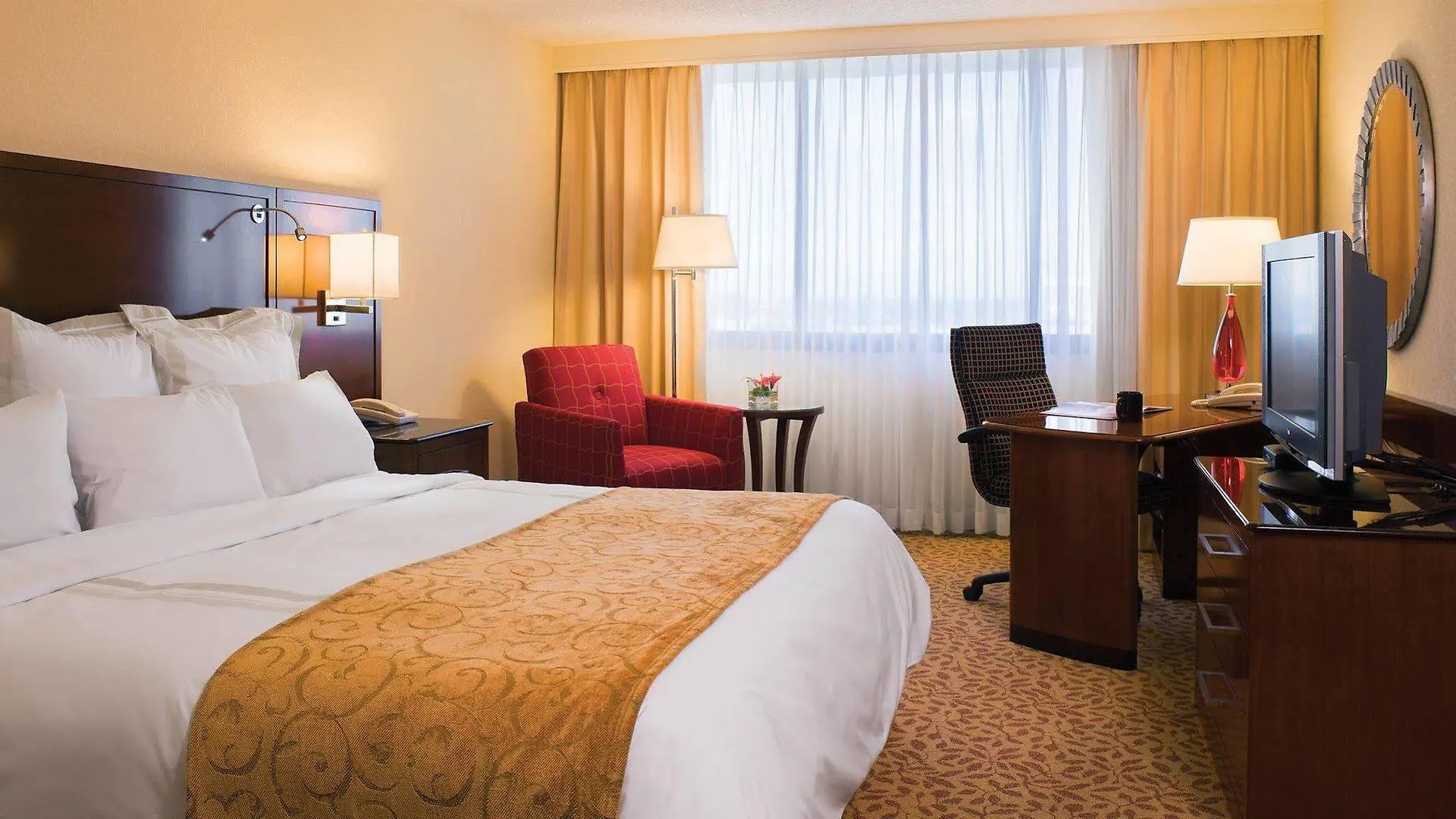 Marriott Melville Long Island 4*,